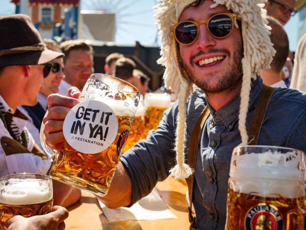 ホテル Festanation Oktoberfest Camp #1 ミュンヘン エクステリア 写真