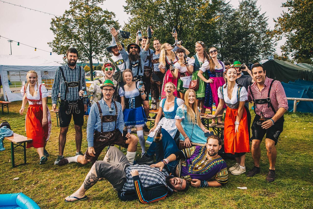 ホテル Festanation Oktoberfest Camp #1 ミュンヘン エクステリア 写真